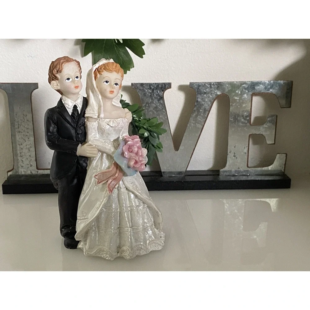 Vintage Shabby Chic Wedding Bride and Groom Resin Wedding Cake Topper‎ 5.5